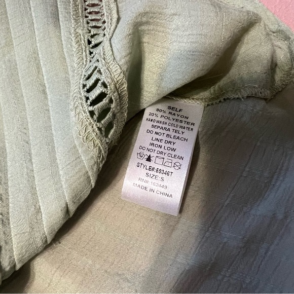 New with tags 🏷️ Petite Pleat and Lace Tape Top - Picture 4 of 4